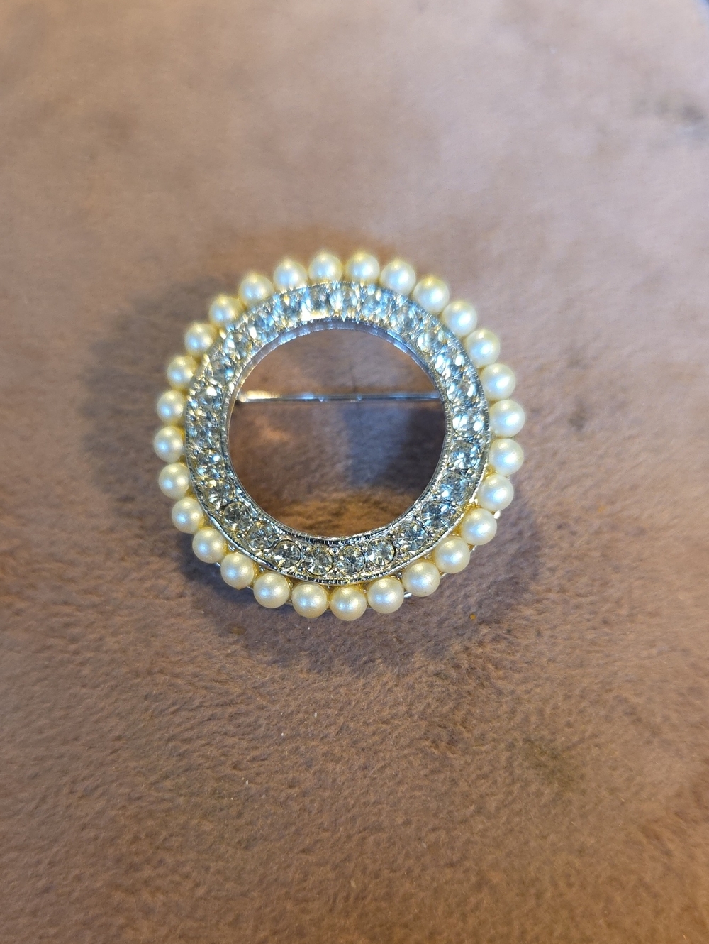 Vintage Pearl & Rhinestone Halo Circle Brooch Pin - 1 1/4"